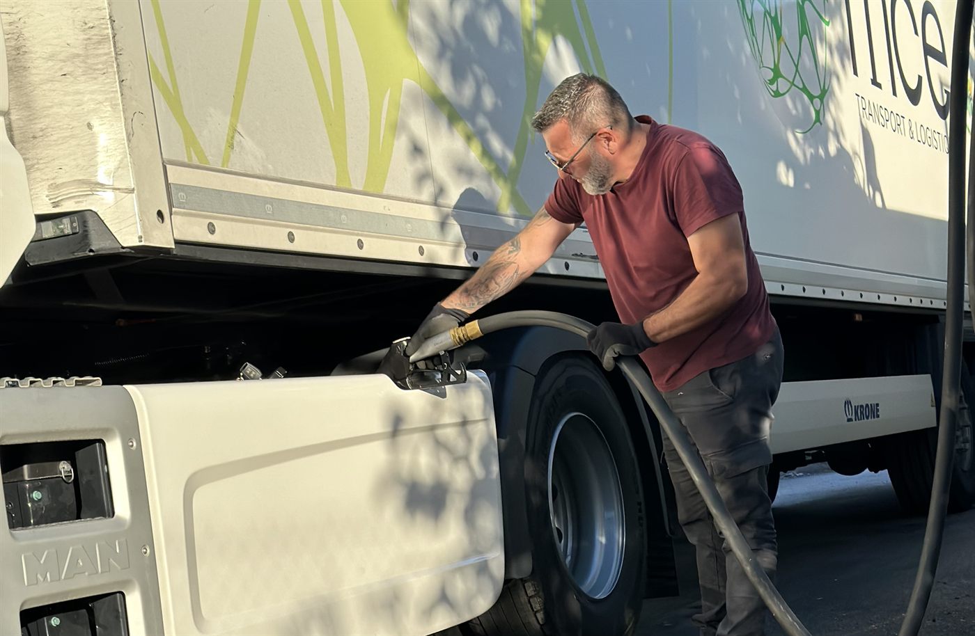 Chauffeur MCE au ravitaillement