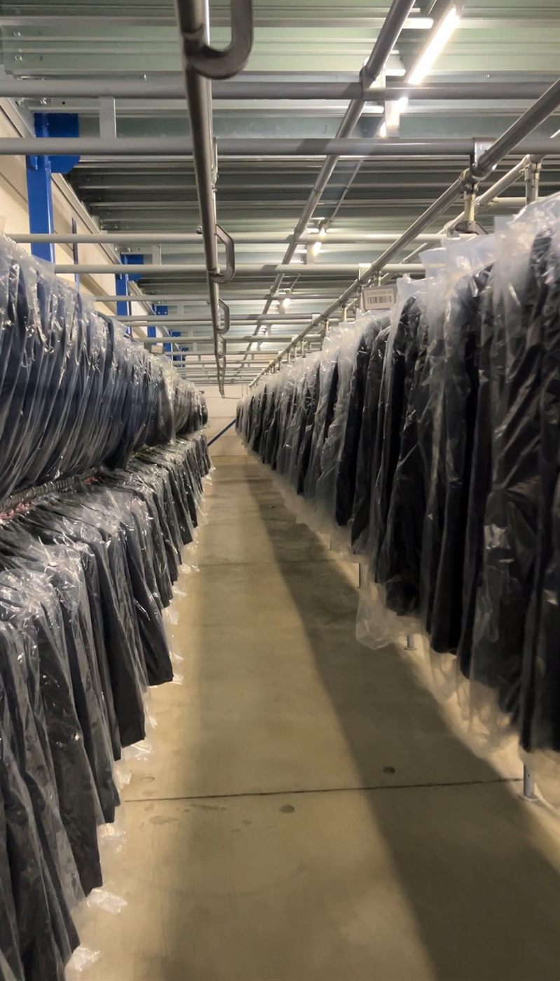 Stockage de vêtements sur cintres