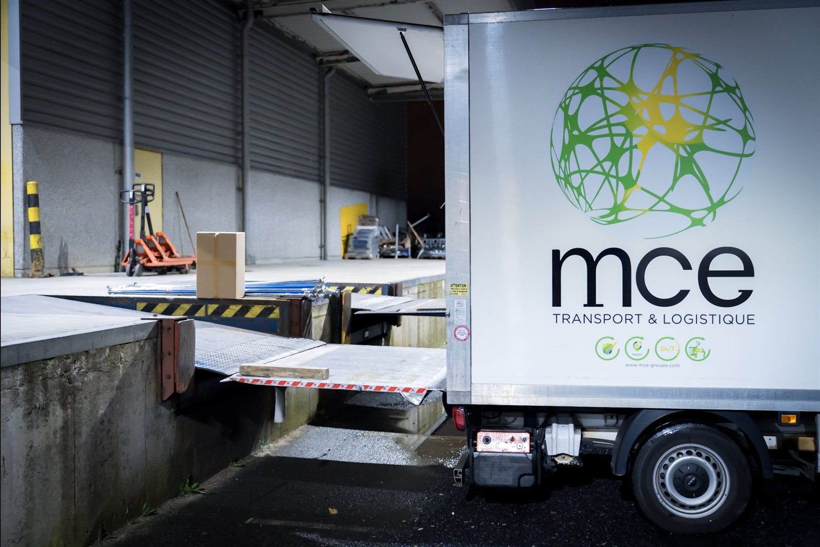 Logistique&thinsp;·&thinsp;entrepôts MCE 17 000 m²
